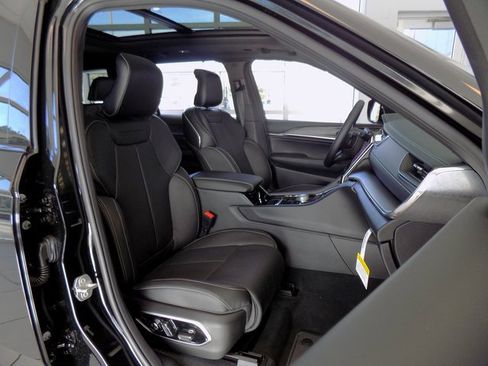 New 2025 Jeep Grand Cherokee L Overland image 30