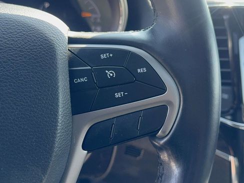 Used 2021 Jeep Grand Cherokee Limited image 15