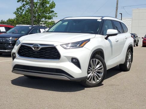Used 2022 Toyota Highlander Platinum AWD/4WD image 37