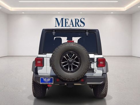 Used 2024 Jeep Wrangler Unlimited Rubicon w/ XTREMEE 35" Tire Package AWD/4WD image 4