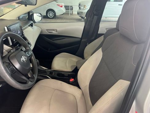 Used 2021 Toyota Corolla LE FWD image 3