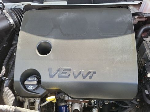 Used 2023 Chevrolet Traverse LS image 30