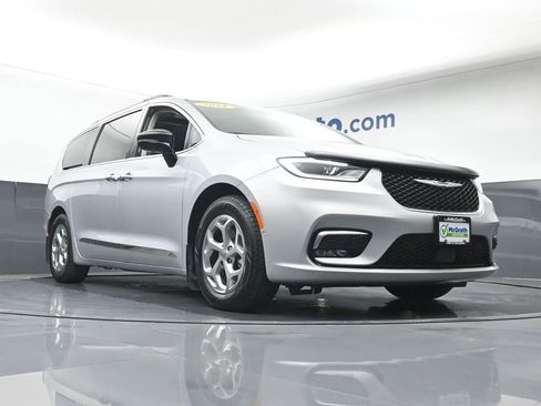 Used 2024 Chrysler Pacifica Limited image 28