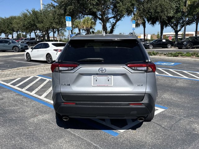 Used 2021 Toyota RAV4 XLE FWD image 5