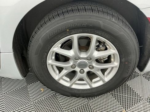 Used 2024 Chrysler Pacifica Touring-L image 17