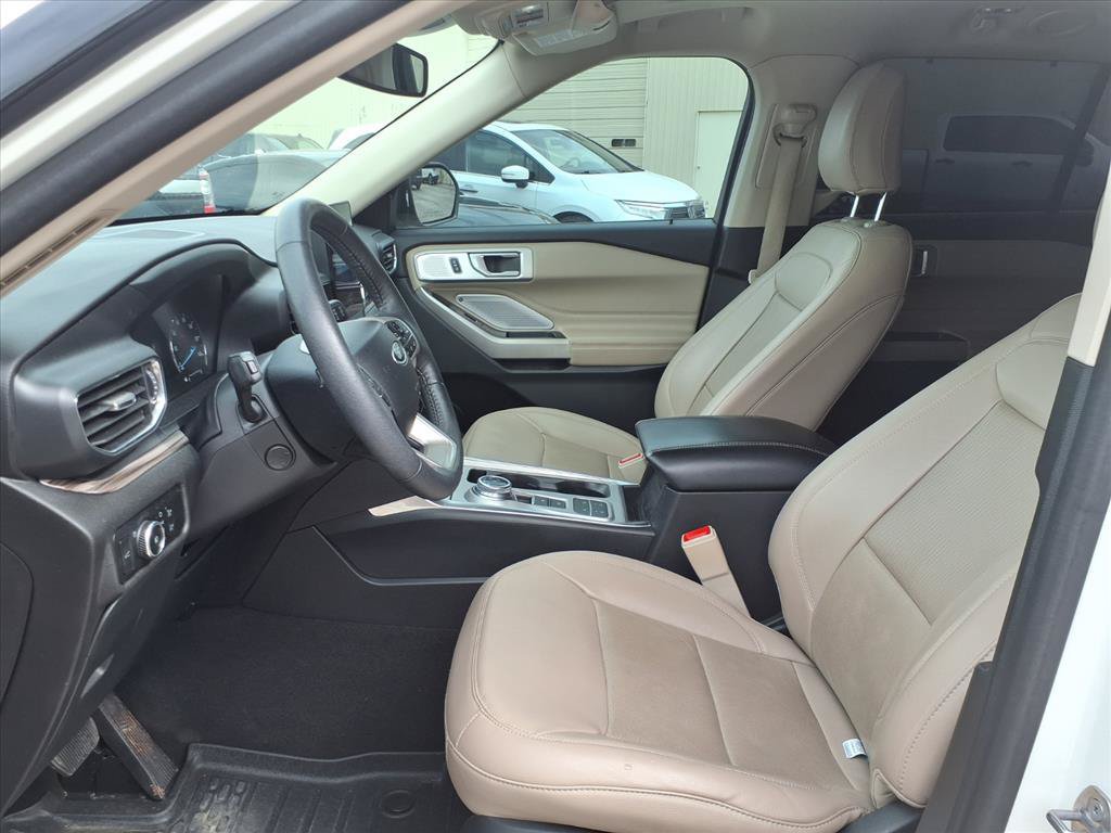 Used 2024 Ford Explorer Limited w/ Limited Technology Package RWD image 11