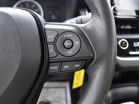 Used 2022 Toyota Corolla LE FWD image 17