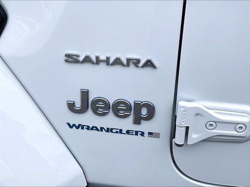 Used 2023 Jeep Wrangler Unlimited Sahara w/ Cold Weather Group AWD/4WD image 29