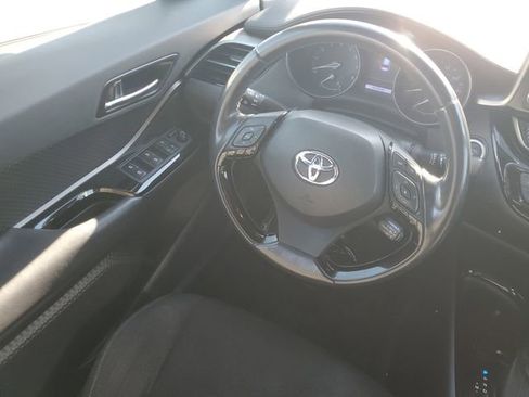 Used 2019 Toyota C-HR XLE image 10