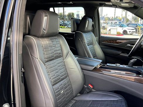 Used 2024 Cadillac Escalade Sport Platinum image 7
