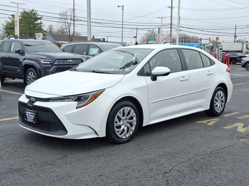 Used 2020 Toyota Corolla LE image 3