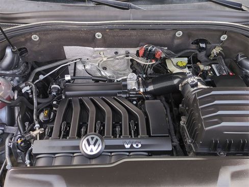 Used 2022 Volkswagen Atlas Cross Sport SE w/ Black Wheel Package image 28