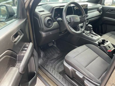 Used 2023 Chevrolet Colorado W/T RWD image 4
