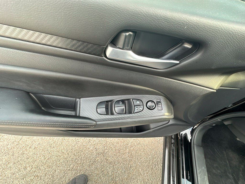 Used 2025 Nissan Altima 2.5 SV FWD image 9