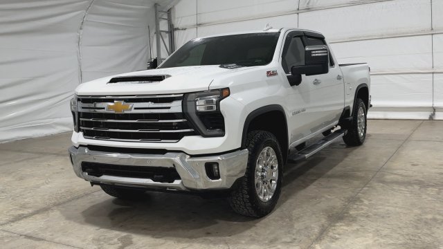 Used 2025 Chevrolet Silverado 2500 LTZ w/ LTZ Convenience Package AWD/4WD image 8
