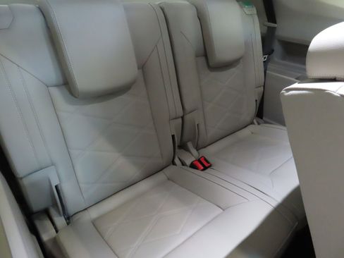 New 2026 Volkswagen Atlas SE image 24