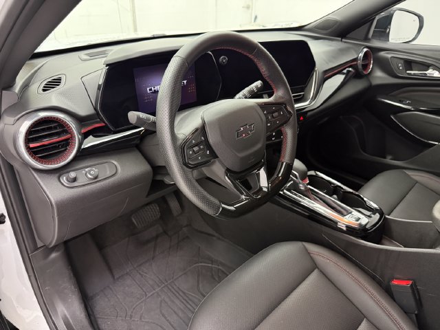 Used 2026 Chevrolet Trax RS w/ Sunroof Package FWD image 8
