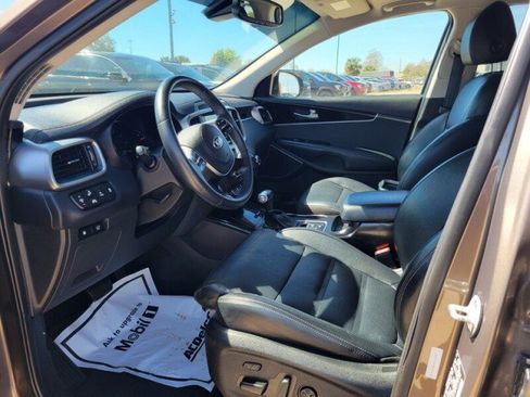 Used 2019 Kia Sorento SX image 23