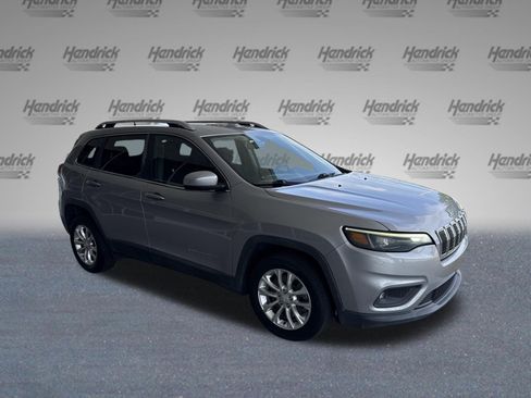 Used 2019 Jeep Cherokee Latitude w/ Popular Appearance Group FWD image 2