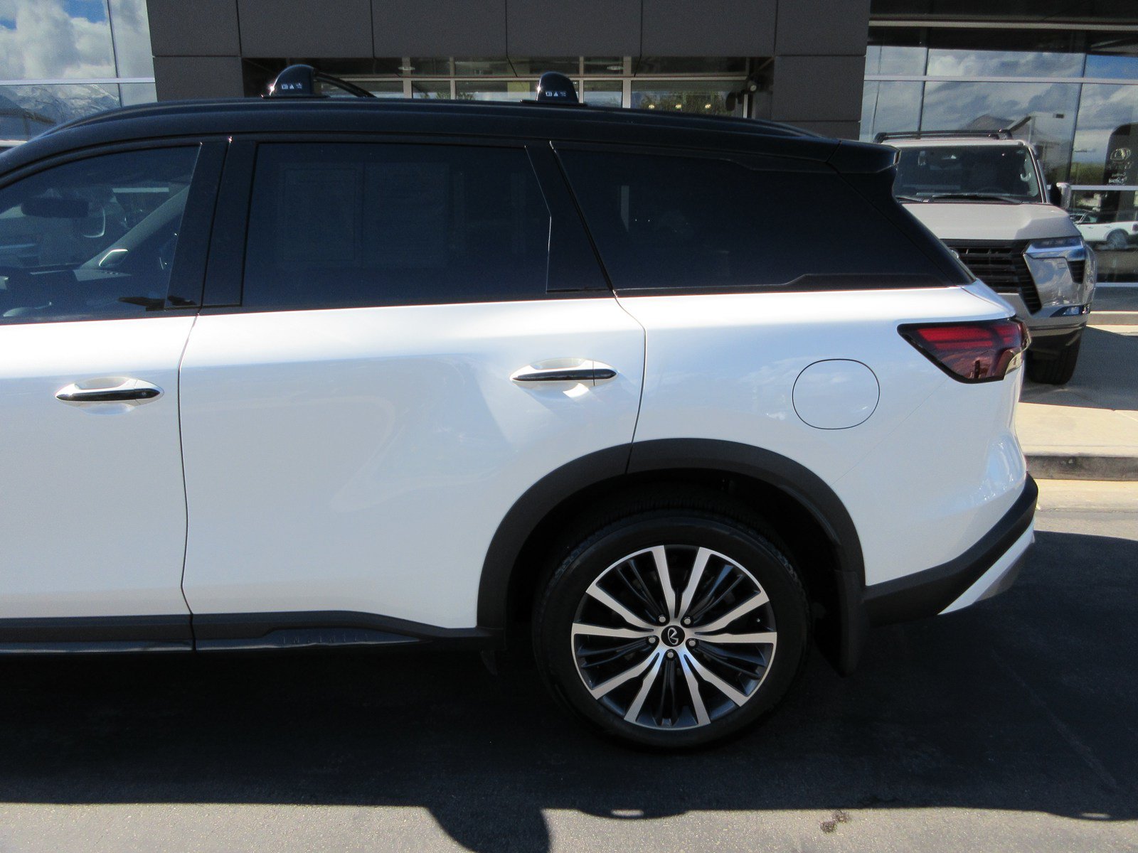 Used 2025 INFINITI QX60 Autograph w/ Cargo Package AWD/4WD image 4