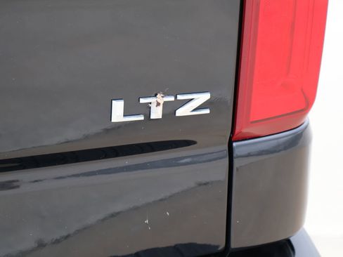Used 2023 Chevrolet Silverado 1500 LTZ w/ LTZ Premium Package AWD/4WD image 10