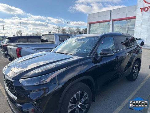 Certified 2024 Toyota Highlander XLE image 40