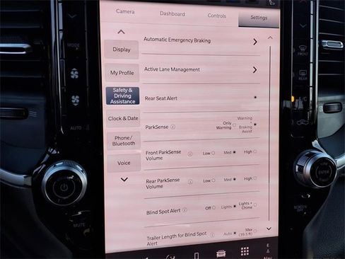 New 2026 RAM 1500 4x4 Crew Cab image 9