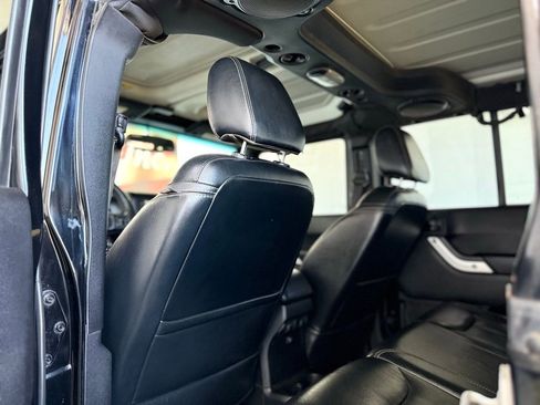 Used 2013 Jeep Wrangler Unlimited Rubicon w/ Connectivity Group AWD/4WD image 33