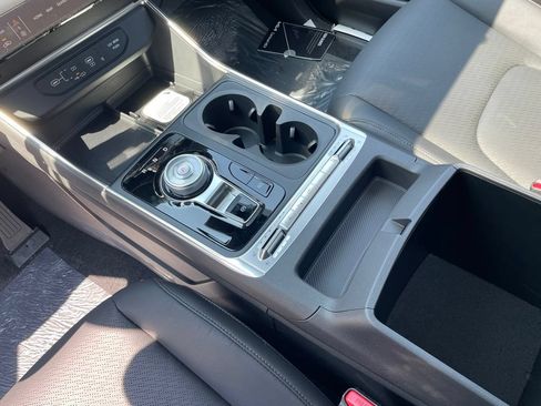 New 2027 Kia Carnival SX Prestige FWD image 9