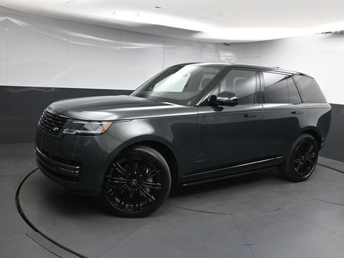 Used 2025 Land Rover Range Rover SE AWD/4WD image 4