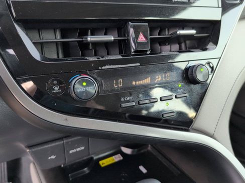 Used 2023 Toyota Camry XLE FWD image 18