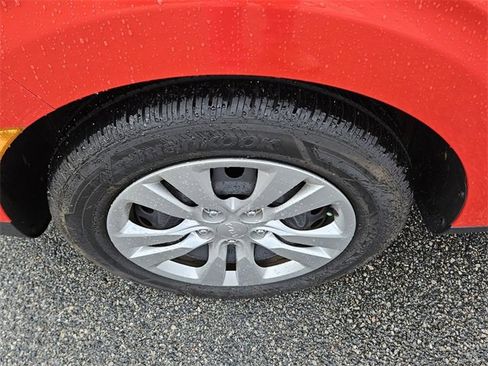 Used 2022 Kia Soul LX image 16