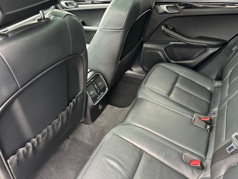Used 2023 Porsche Macan AWD/4WD image 11