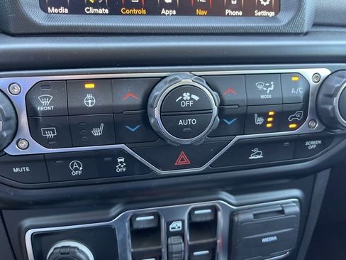 Used 2023 Jeep Gladiator Mojave w/ Cold Weather Group image 23