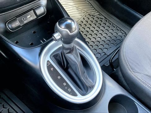 Used 2019 Kia Soul FWD image 34