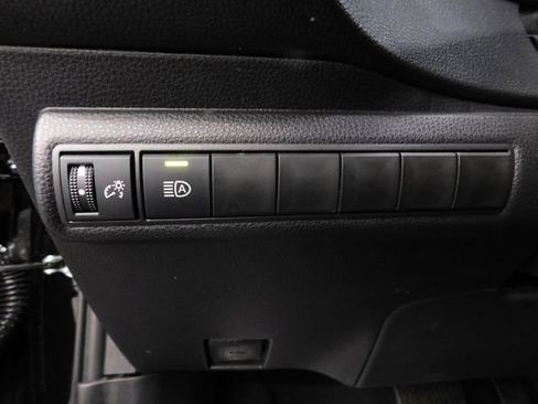 Used 2025 Toyota Corolla SE image 25