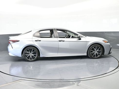 Used 2022 Toyota Camry SE image 7