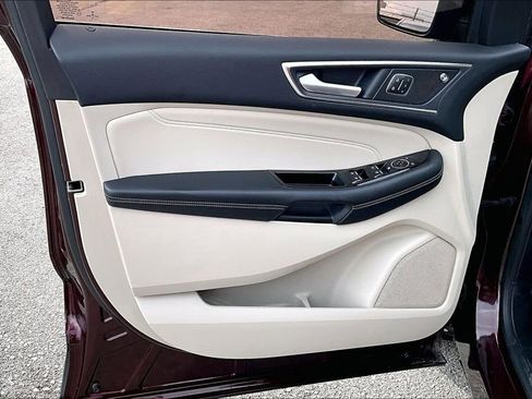 Used 2019 Ford Edge Titanium image 24