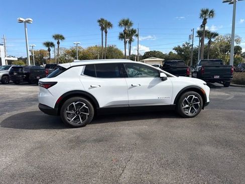New 2026 Chevrolet Equinox EV LT image 15