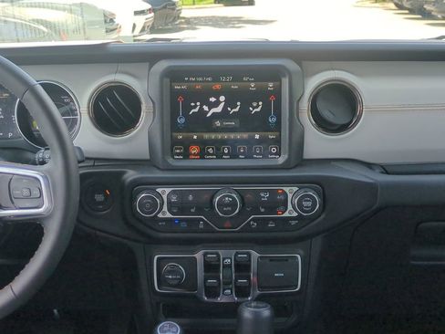 Used 2023 Jeep Wrangler Unlimited Sahara AWD/4WD image 19