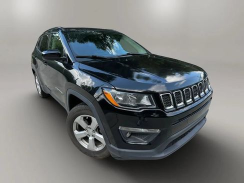 Used 2018 Jeep Compass Latitude w/ Popular Equipment Group FWD image 2