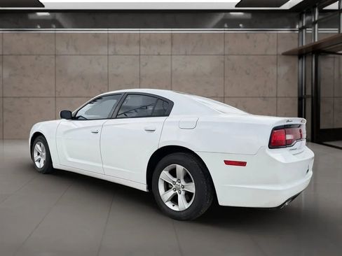 Used 2014 Dodge Charger SXT image 4