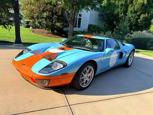 Used 2006 Ford GT RWD image 12