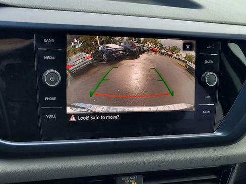 Used 2022 Volkswagen Taos SE image 16