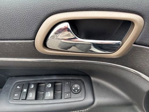 Used 2015 Jeep Grand Cherokee Limited image 26