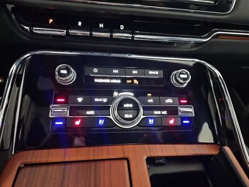 Used 2023 Lincoln Navigator L Reserve AWD/4WD image 16