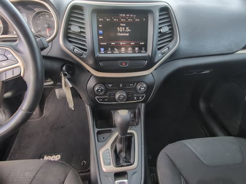 Used 2016 Jeep Cherokee Latitude image 18