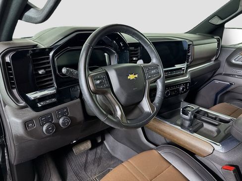 Used 2024 Chevrolet Silverado 1500 High Country w/ Technology Package AWD/4WD image 9