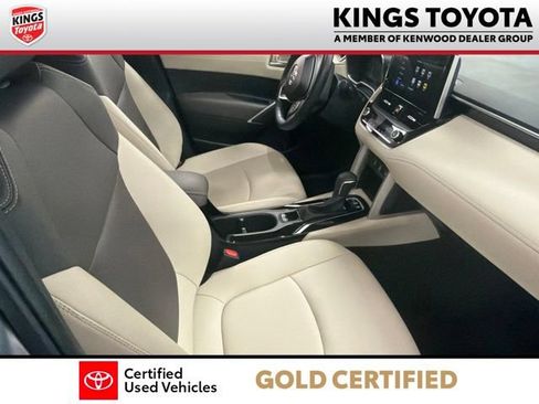 Used 2024 Toyota Corolla Cross XLE AWD/4WD image 10