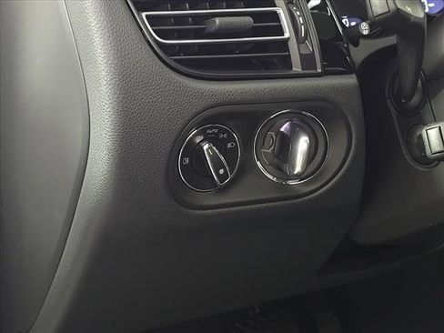 Certified 2025 Porsche Macan Turbo image 18